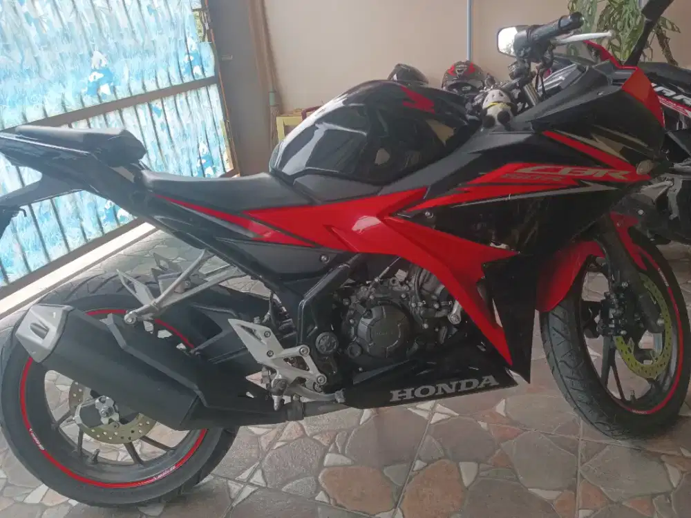 Jual Motor Honda CBR 150 tahun 2018