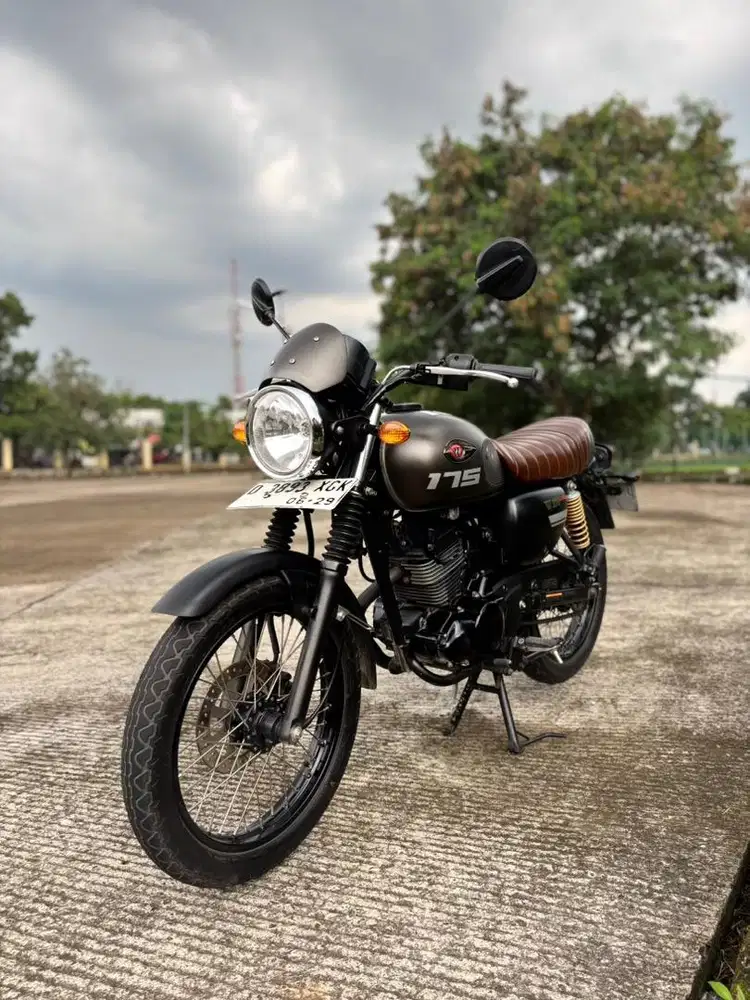 Kawasaki W175 Cafe - Low Km