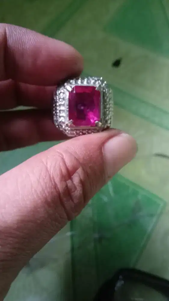 Batu cincin merah siam bangkok kantoran
