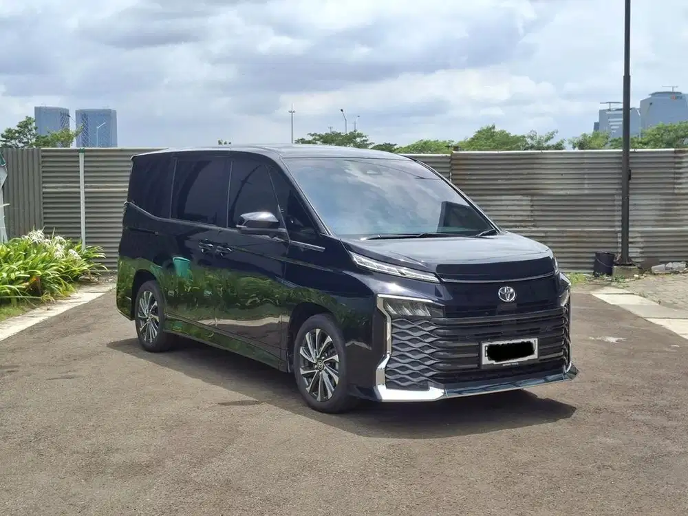 Toyota Voxy 2.0 2023 Low KM 35RB