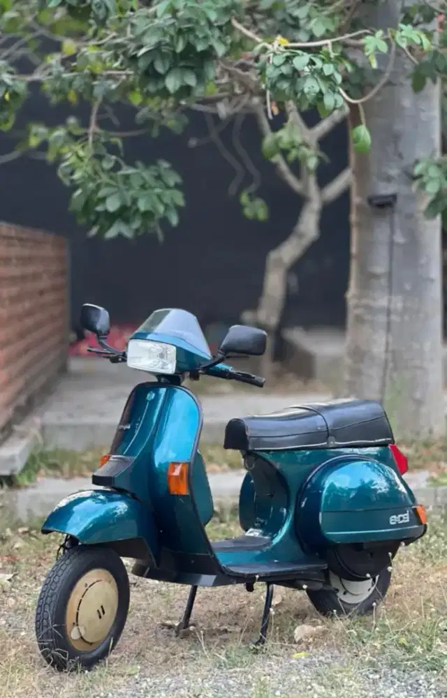 Vespa EXCEL cat ori stater nyala plat B