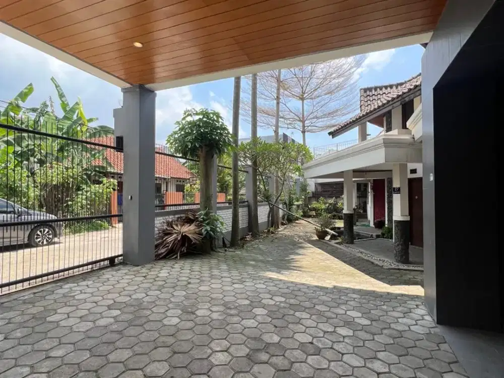 Rumah 4lantai di Sariwangi, Bandung Utara