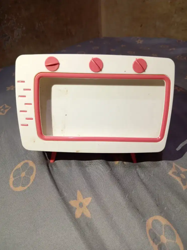 Tempat Tisu Bentuk TV HSC 2025