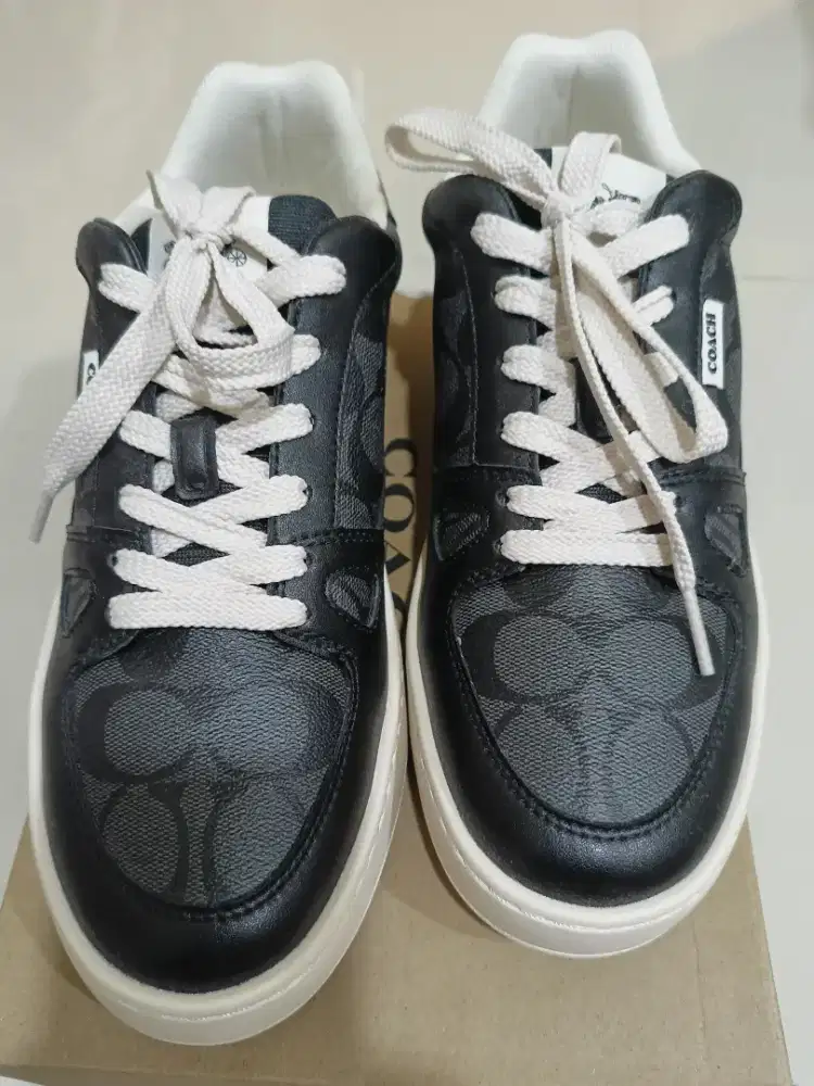 Sepatu COACH original 100% size 42 preloved