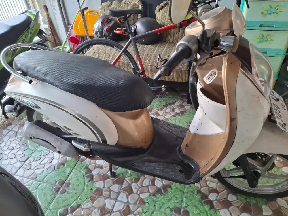 Honda scoopy carbu th 2010 bpkb dan faktur tgn ke 1 dari baru b jkt