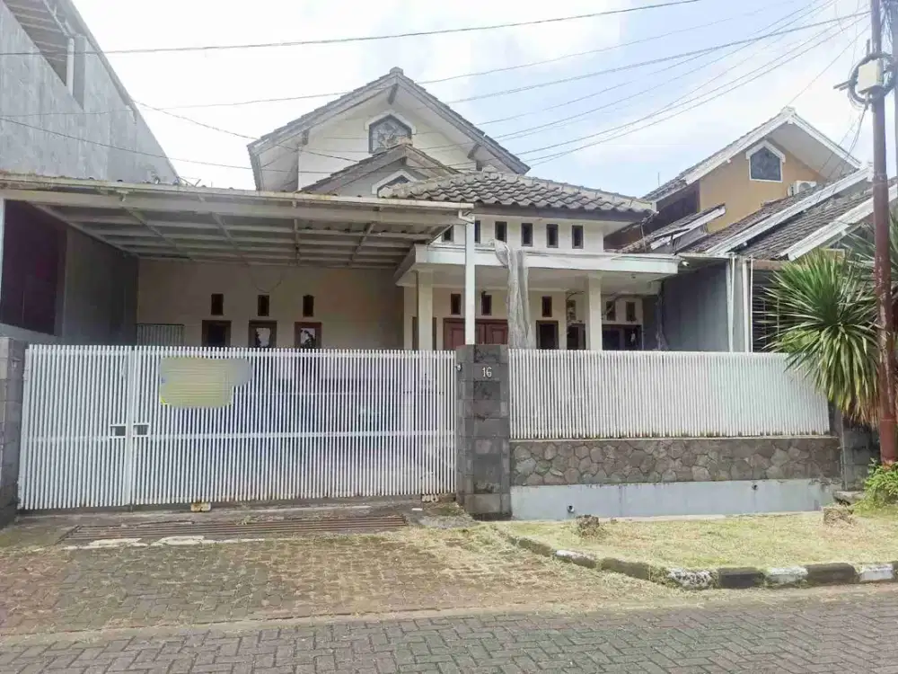 Di jual rumah istimewa lingkungan nyaman 2 lantai di komplek Gading regency Sukarno hatta