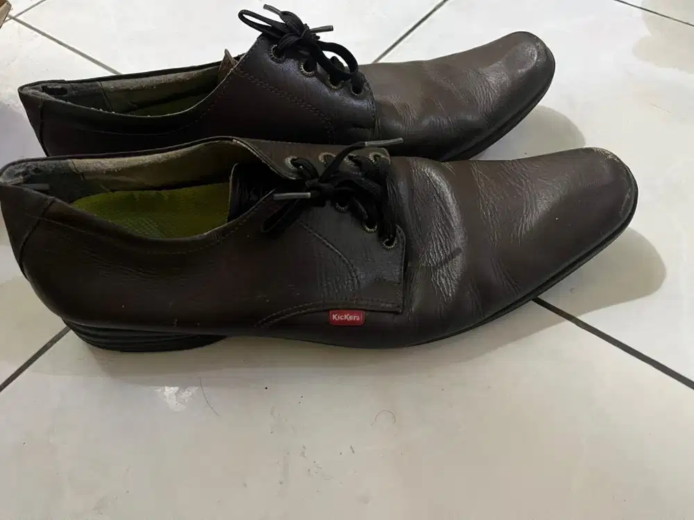 SEPATU KULIT KICKERS