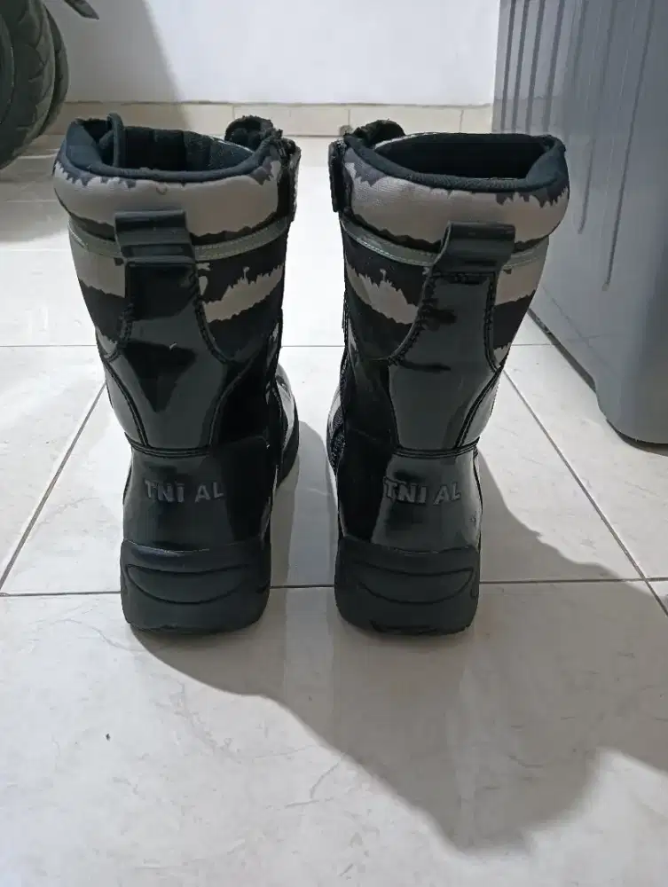 PDL TNI AL like new size 42