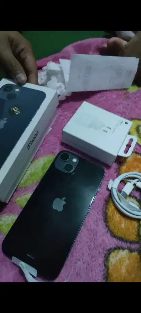 Iphone 13 like new, pemakaian 1 bulan warna hitam 128gb