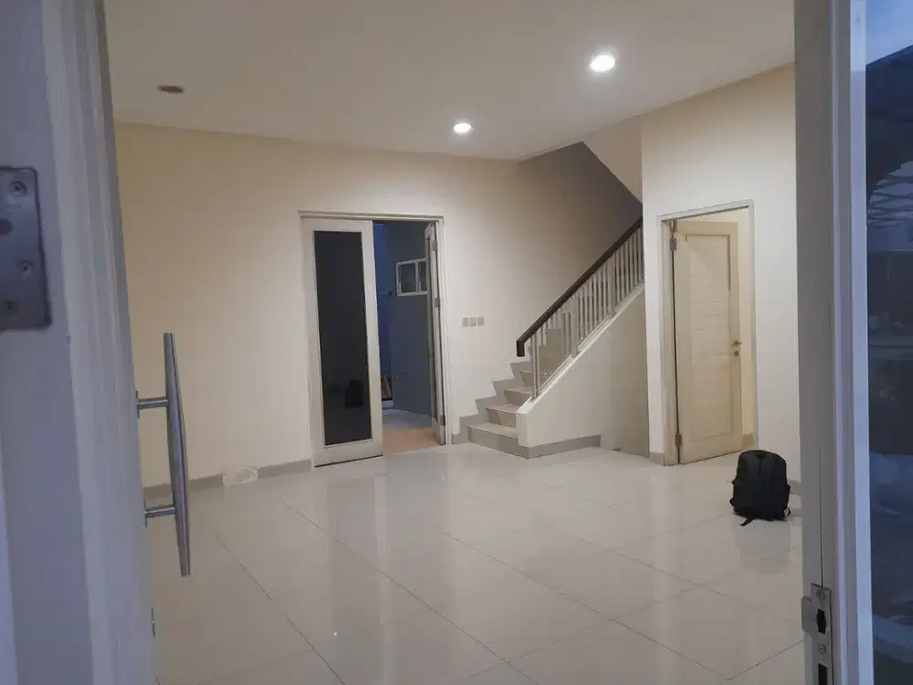 DIJUAL CEPAT RUMAH STRATEGIS HADAP UTARA @SAN LORENZO, GOLF LAKE RESIDENCE