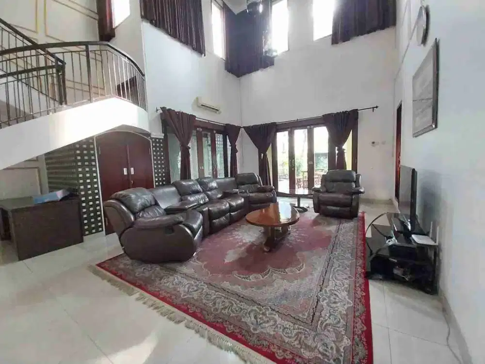 Rumah Besar Bagus Dalam Cluster Terdepan Kota Wisata