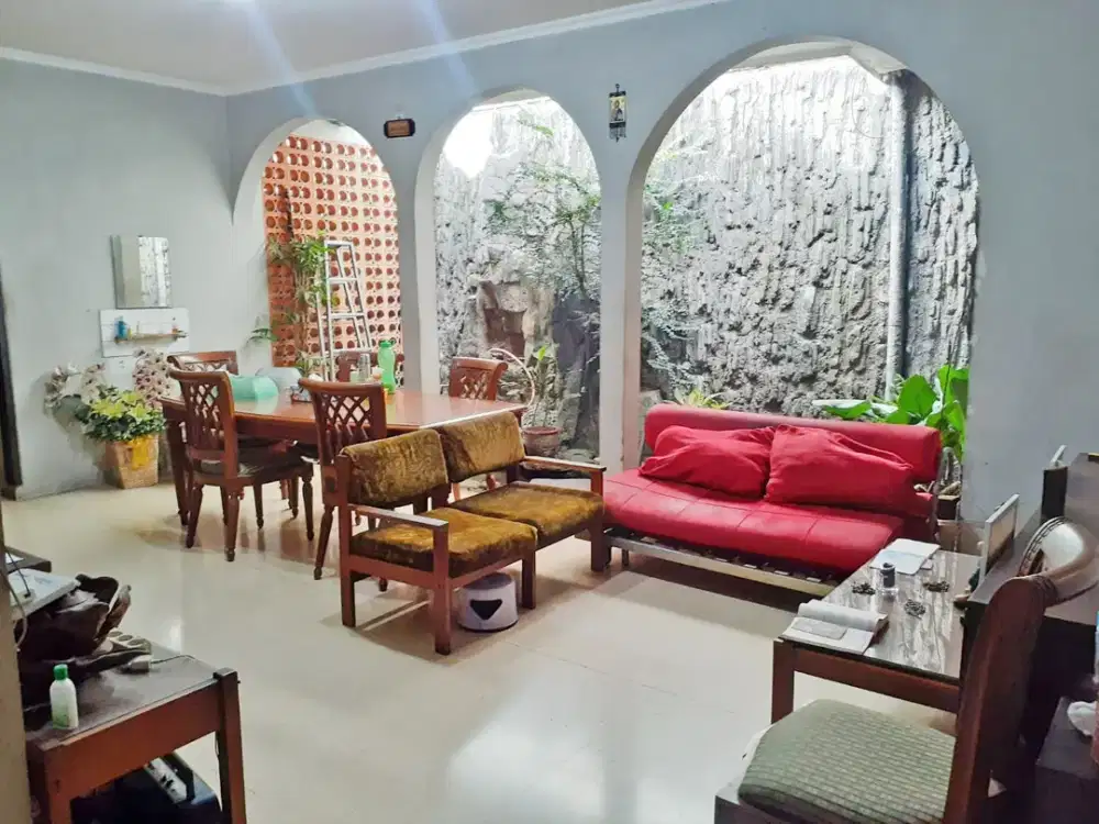 Rumah Nyaman di Bintaro Sektor 1 - Lokasi Strategis & Lingkungan Asri