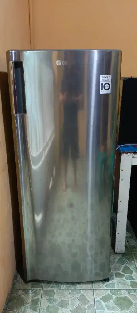 Unit freezer type 6 rak merk LG dingin bagus bergaransi