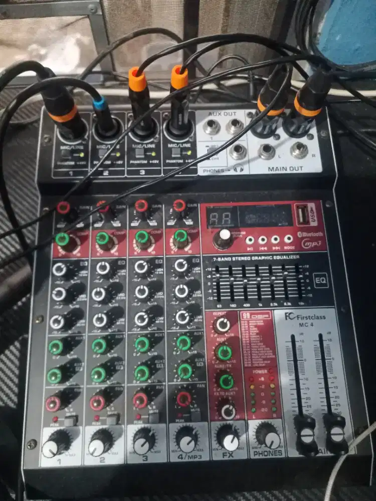 MIXER FIRSTCLASS MC4 DAN HEADPHONE MONITORING RECORDING TECH HP 100