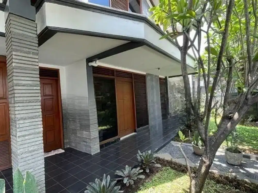 Rumah Lama terawat di buahbatu suryalaya dekat turangga Bandung