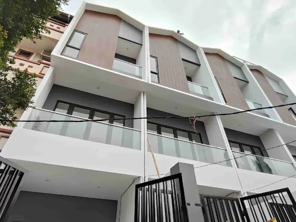 RUMAH BARU MINIMALIS MODERN 3,5 LANTAI DI JELAMBAR, JAKARTA BARAT
