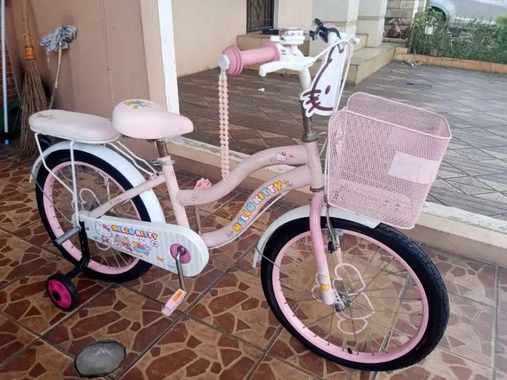 Dijual sepeda Hello Kitty, kondisi masih bagus
