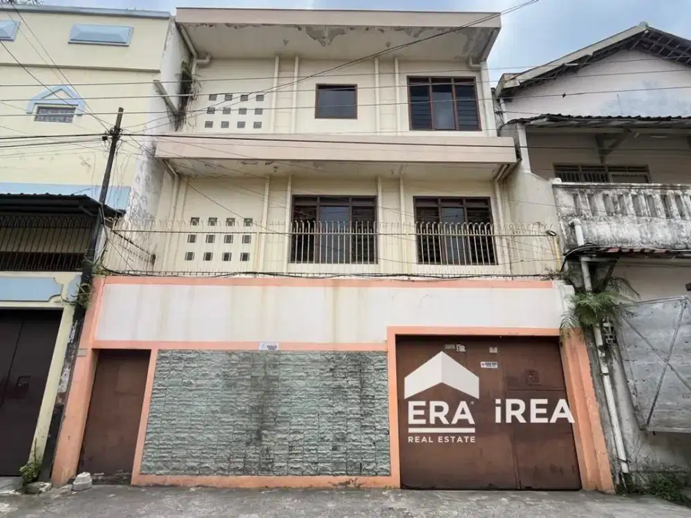 RUMAH DIJUAL DI SOLO DEKAT PASAR LEGI HOTEL MAHALAYA DAN STASIUN BALAPAN