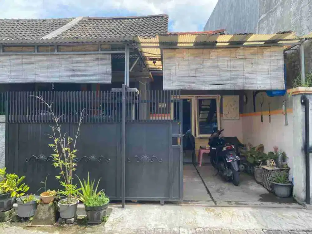 Rumah asset lelang di golden berry lokasi komersial area