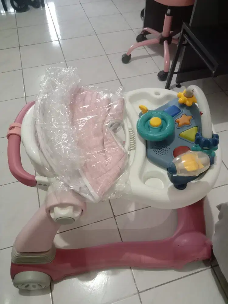 Baby walker pink