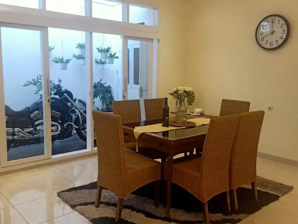 Disewakan Rumah Nyaman Semi Furnished Strategis di Pusat Kota Bandung