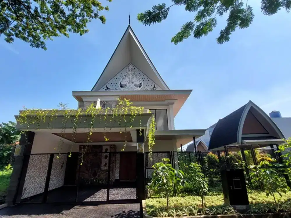 DIJUAL RUMAH BRAND NEW BERGAYA NUSANTARA ARSITEKTUR TERNAMA DI KEBON JERUK