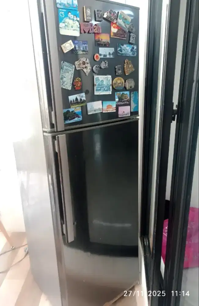 Kulkas Bekas rasa Baru SHARP 2 Pintu