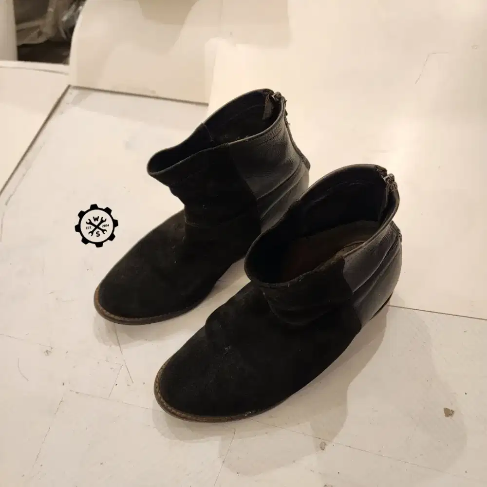 Sepatu Hush Puppies Original Black Suede Ankle Boot