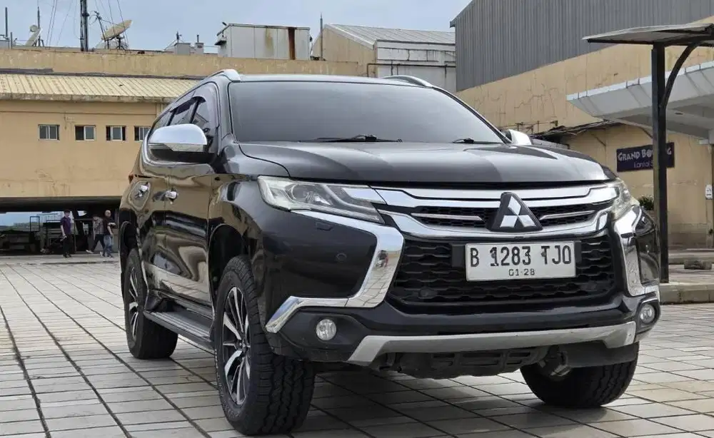 Mitsubishi Pajero Dakar AT 2017 Black Piano