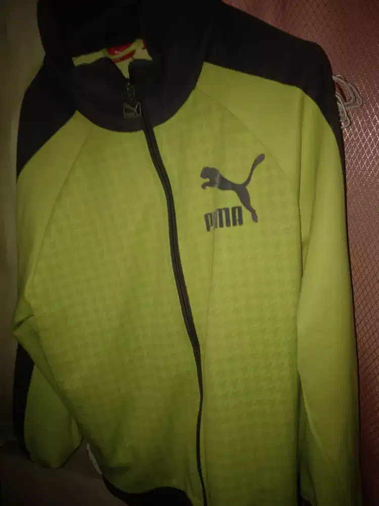 Jaket Puma Size M. lbr 45 Cm Pjg 65 Cm. Nego