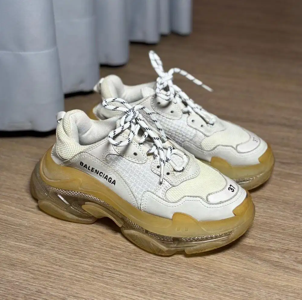 Preloved Balenciaga Triple S clear sole in white Women