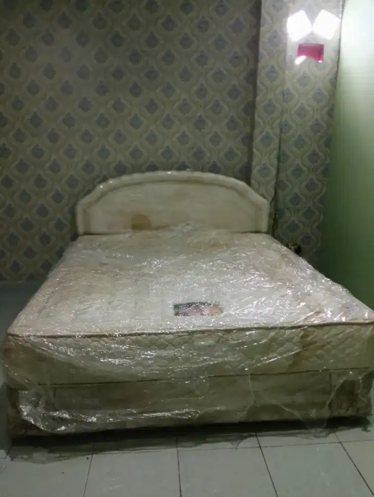 Springbed lengkap + dipan Romance 180 (second)