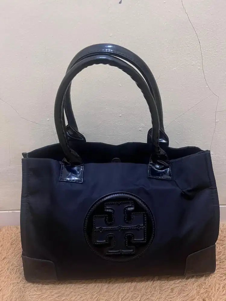 Tas bekas pemakaian pribadi. Area Tangsel