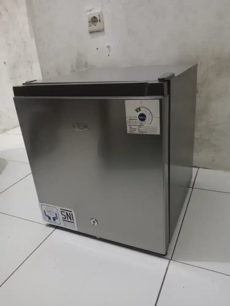 KULKAS MINIBAR GEA LIKE NEW