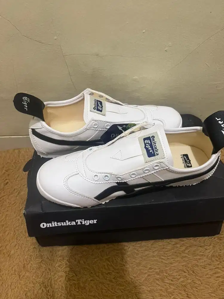 Onitsuka Baru, belum pernah pakai. Area Tangsel