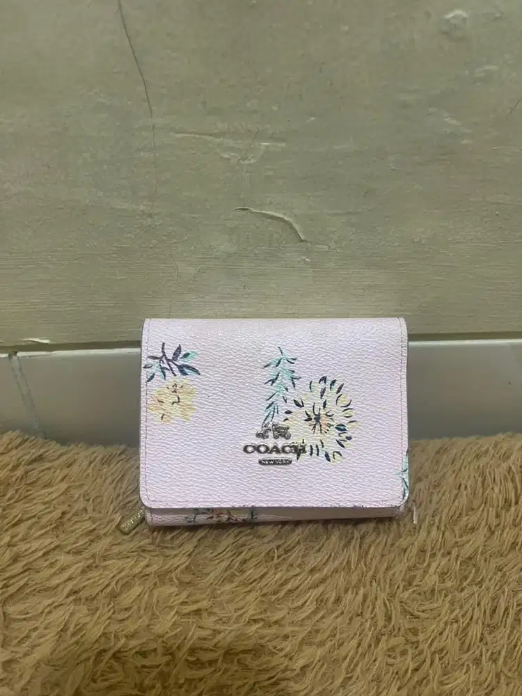 Coach pink baru. Area Tangsel