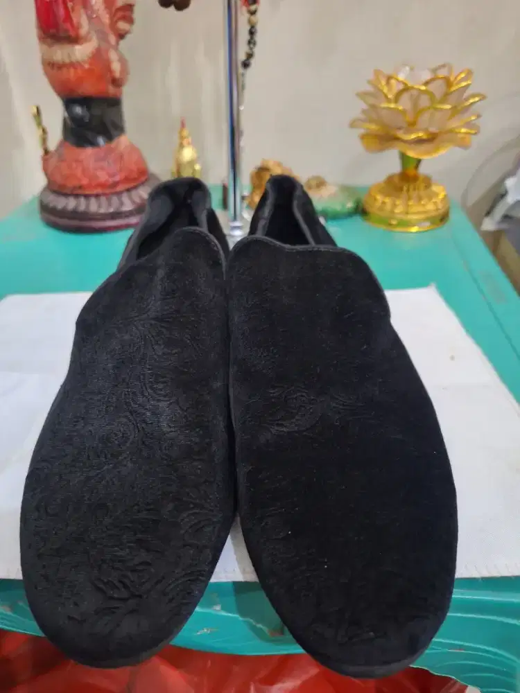 Sepatu branded 
Zara man uk 41 
Limited edition 
Barang terawat 
Pemak