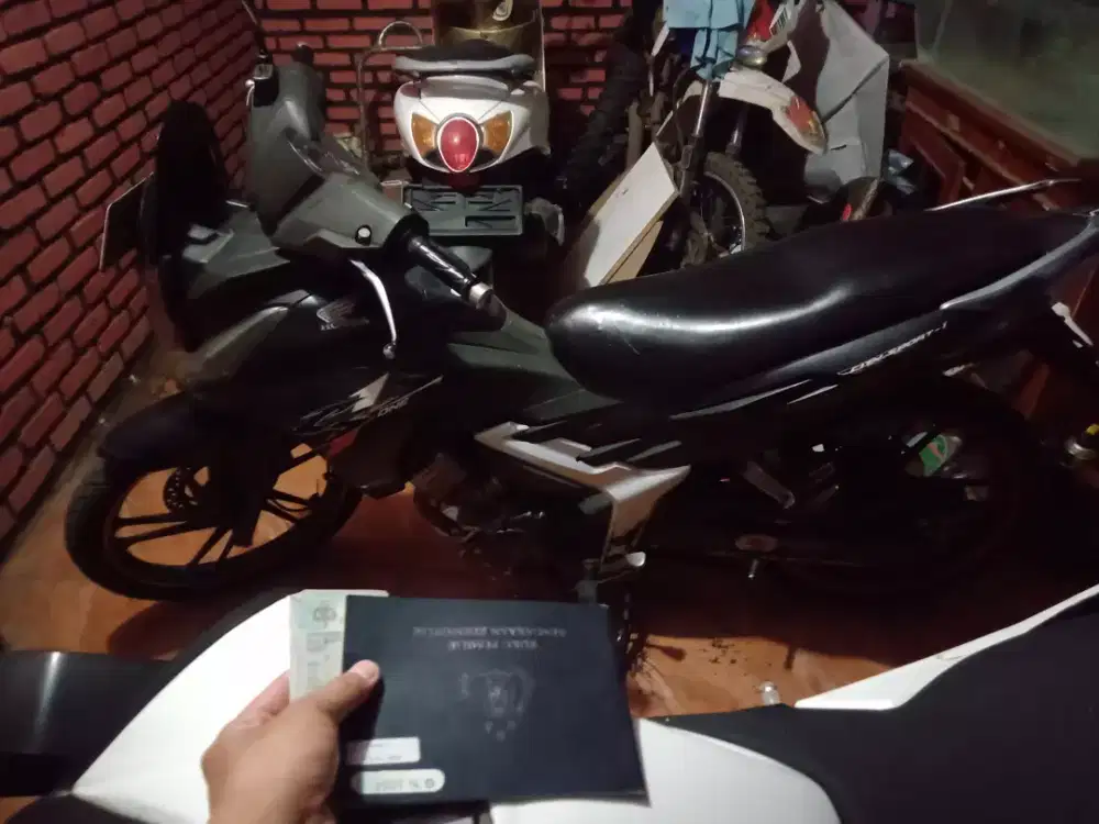 Honda CS1 2009lengkap pajak off tt bt ok motor apa adanya