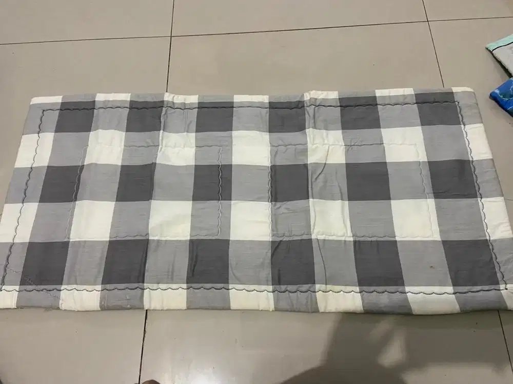 Sarung bantal tebal panjang
