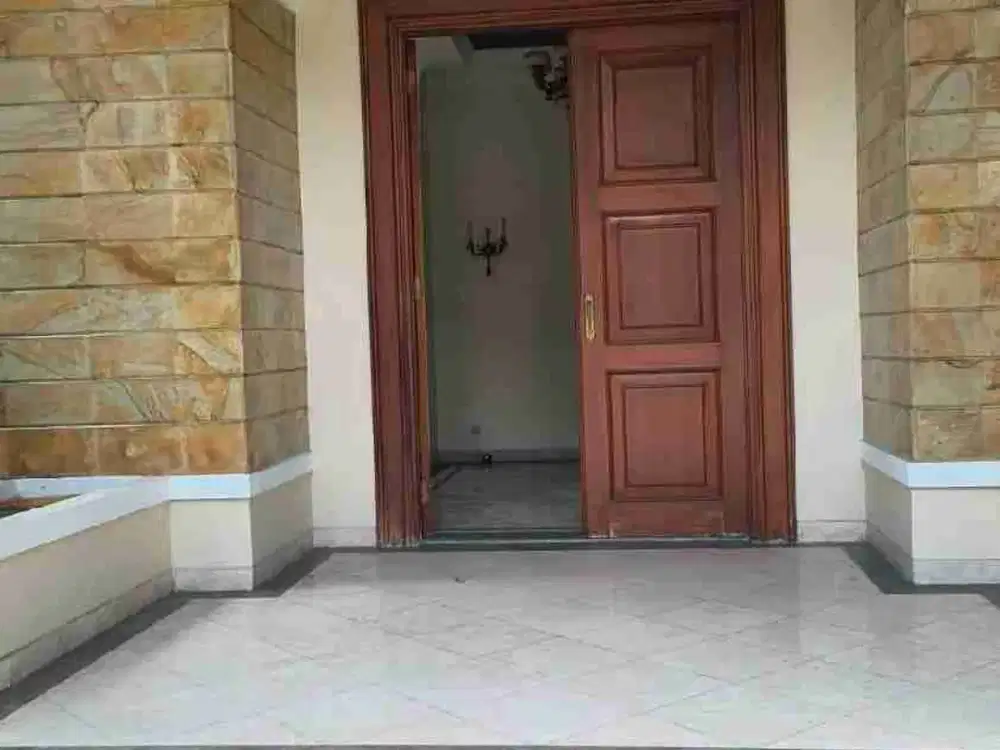 DIJUAL RUMAH MEWAH STRATEGIS DI JL WIJAYA V KEBAYORAN BARU JAKARTA SELATAN