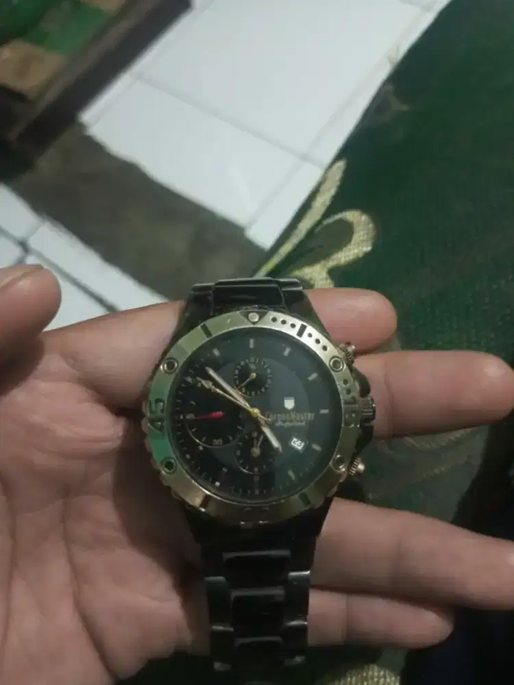 Jam tangan Swiss chronograph