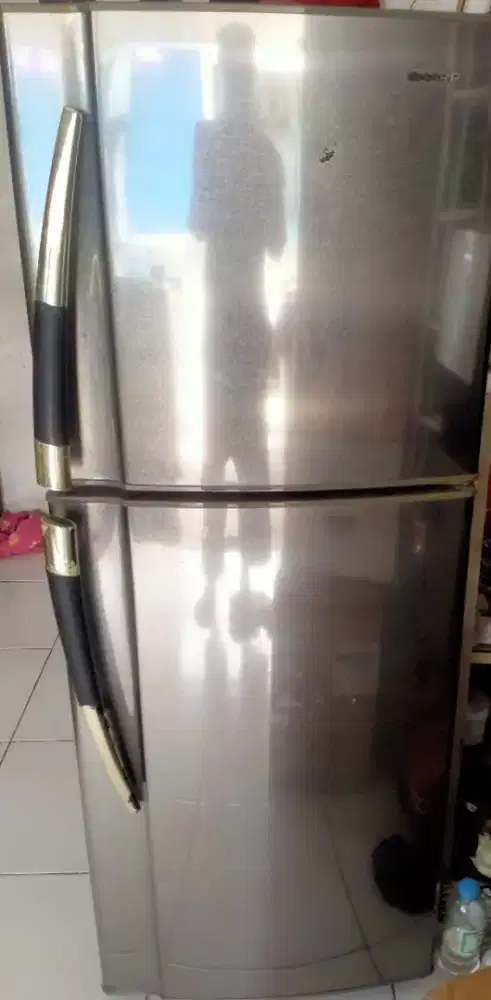 Kulkas Sharp 2 pintu