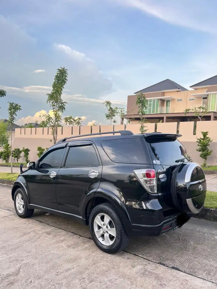 Toyota Rush type 1.5 S-AT tahun 2012 auto