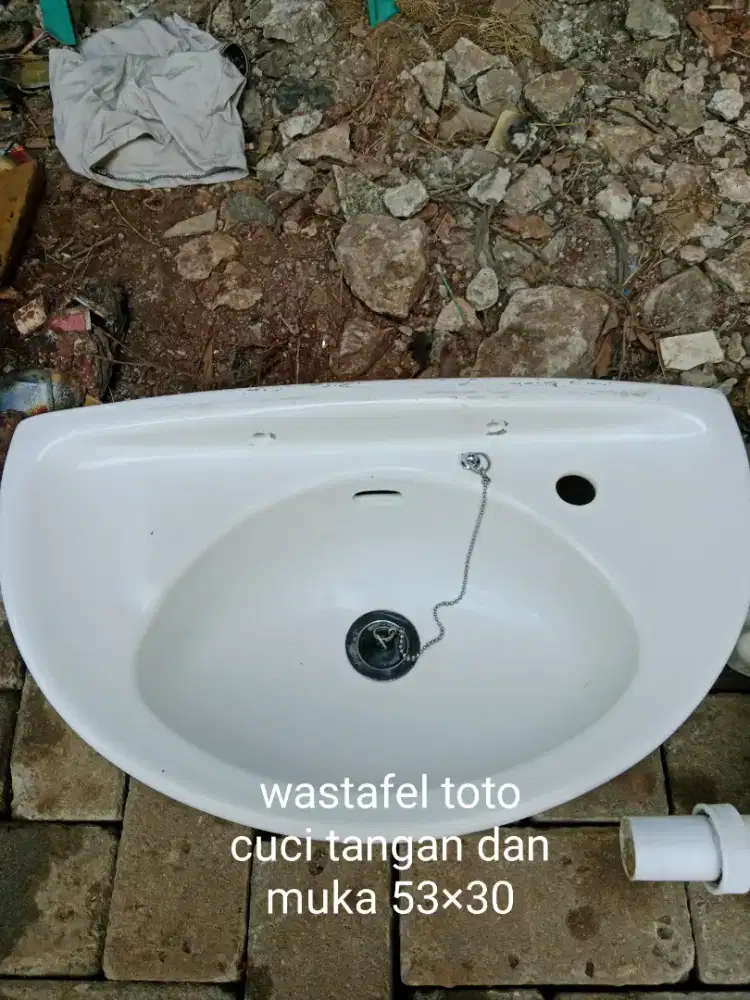 Wastafel toto ukuran kecil