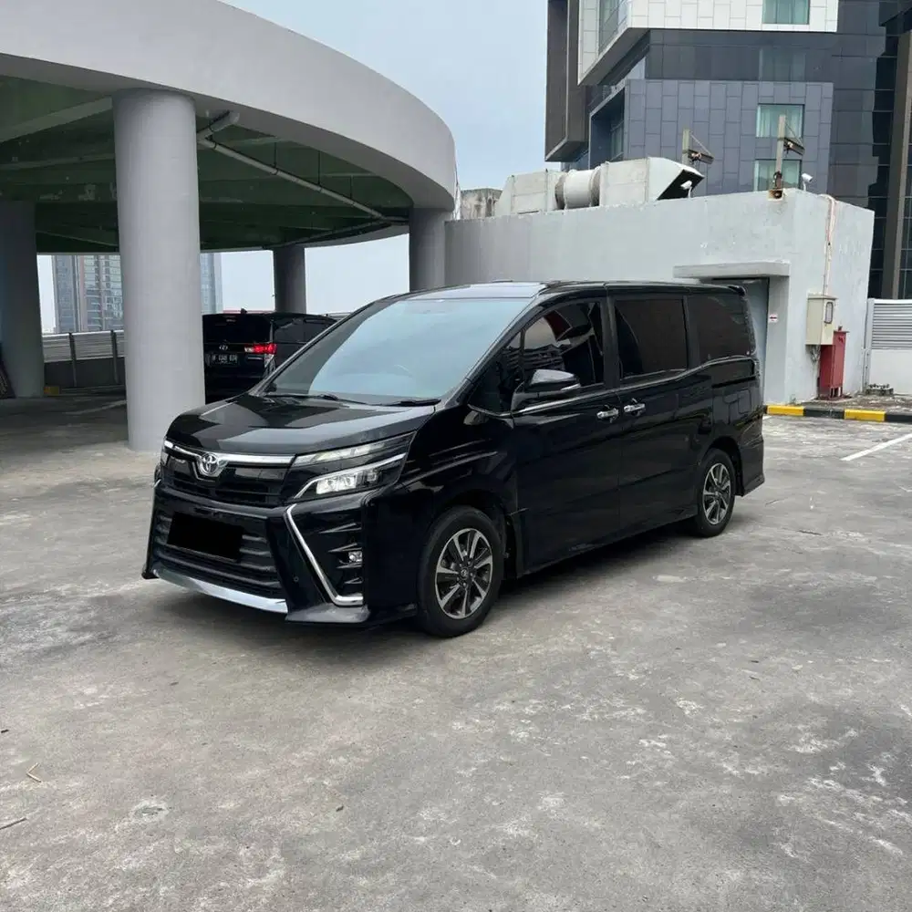 TOYOTA VOXY 2.0 A/T 2019