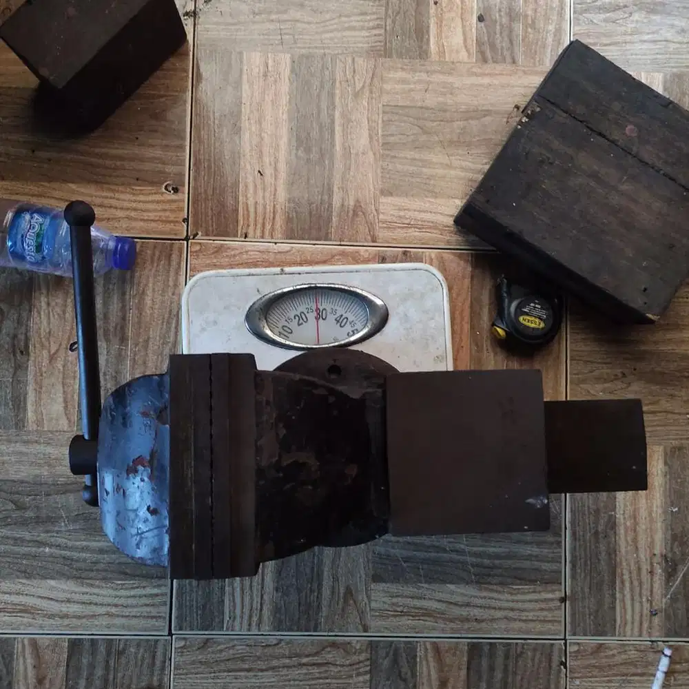 Ragum lawas taiwan sangat besar dan berat barang original nal mulus