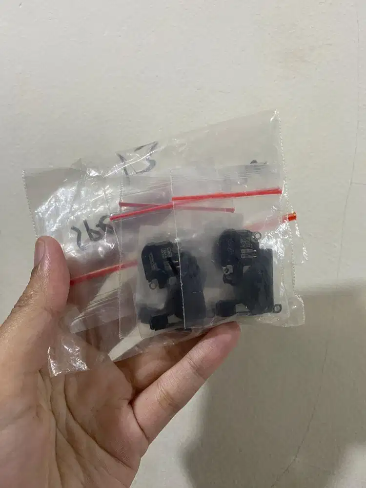 Speaker Atas iphone 13