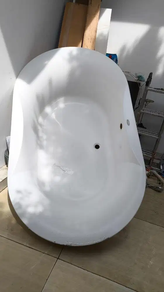 Bathub bekas mines retak sdkit