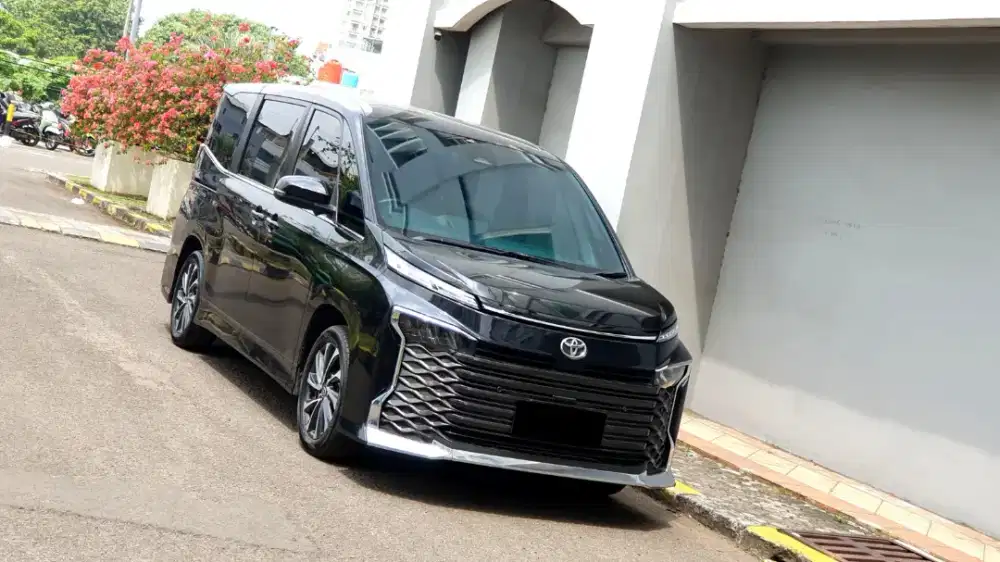 [ LOW KM ] Toyota Voxy 2.0 CVT TSS Camera360 Facelift 2023/2024
