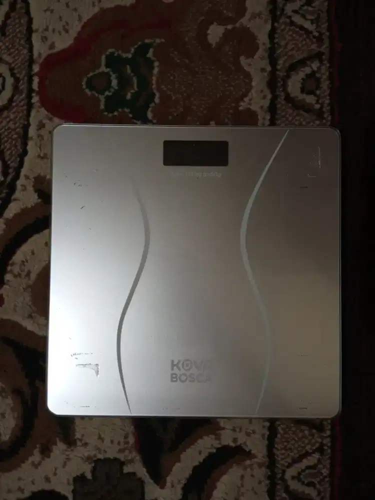 Timbangan berat badan minimalis